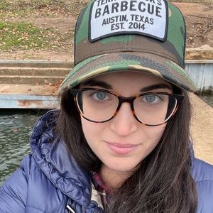 Meet your Posher, Claudia